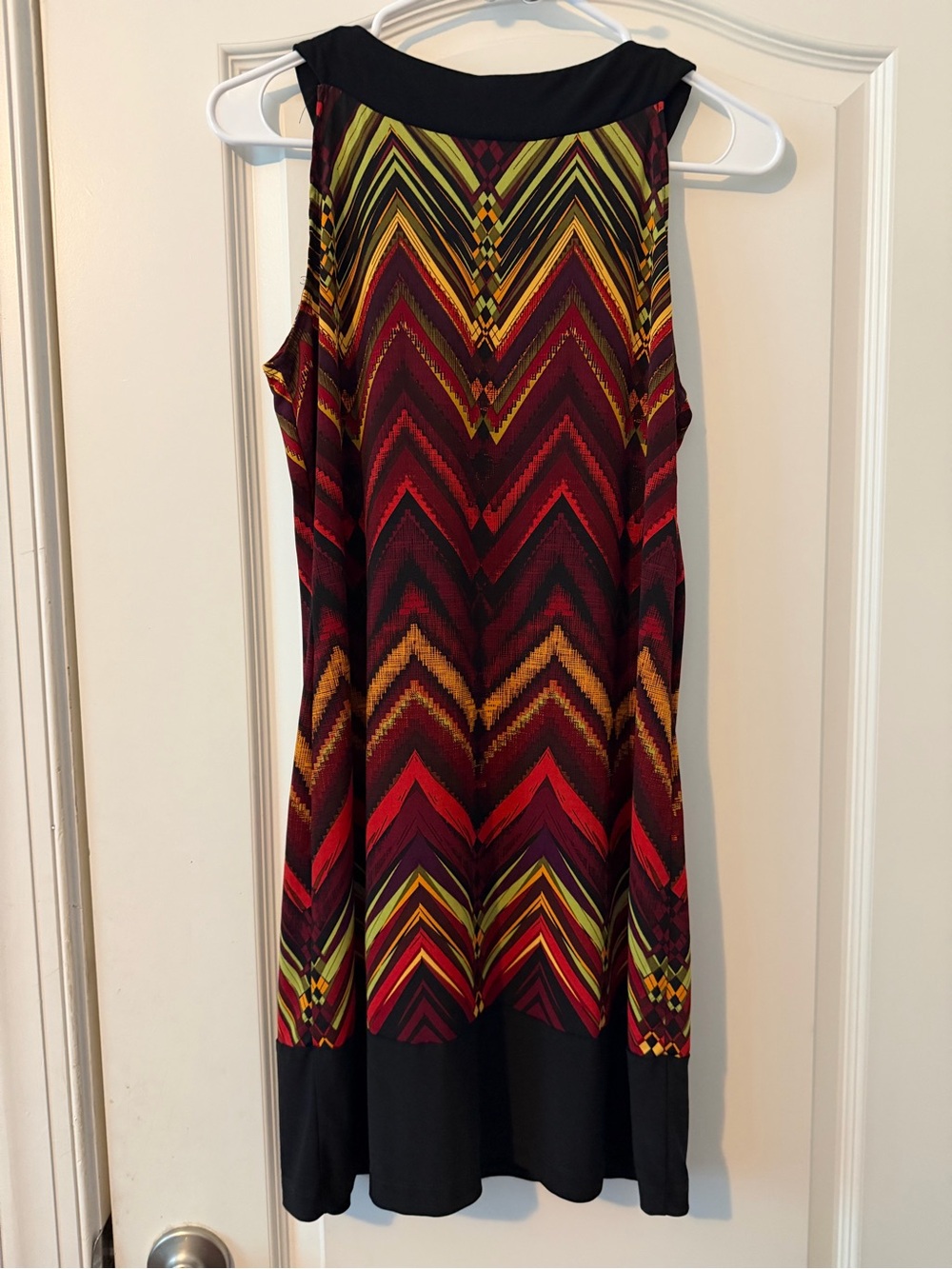 Tiana B. Chevron Print Shift Dress Black Burgundy Gold Sleeveless Size S